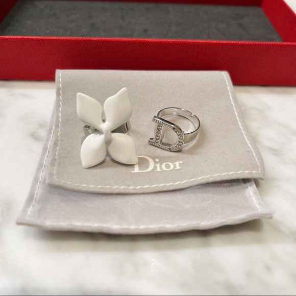 Dior White Flower Ring - Picture 5 of 5